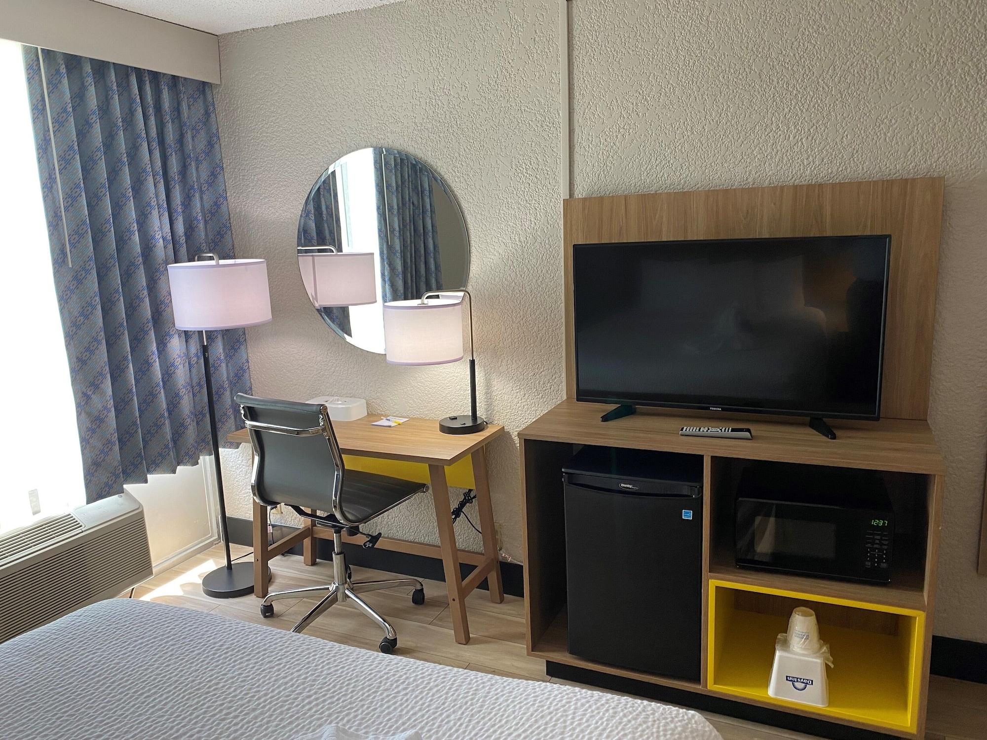 Days Inn By Wyndham Fort Pierce Midtown Exterior photo