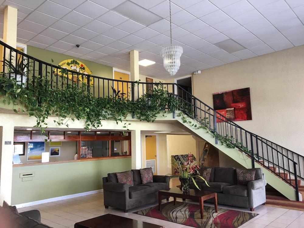 Days Inn By Wyndham Fort Pierce Midtown Exterior photo