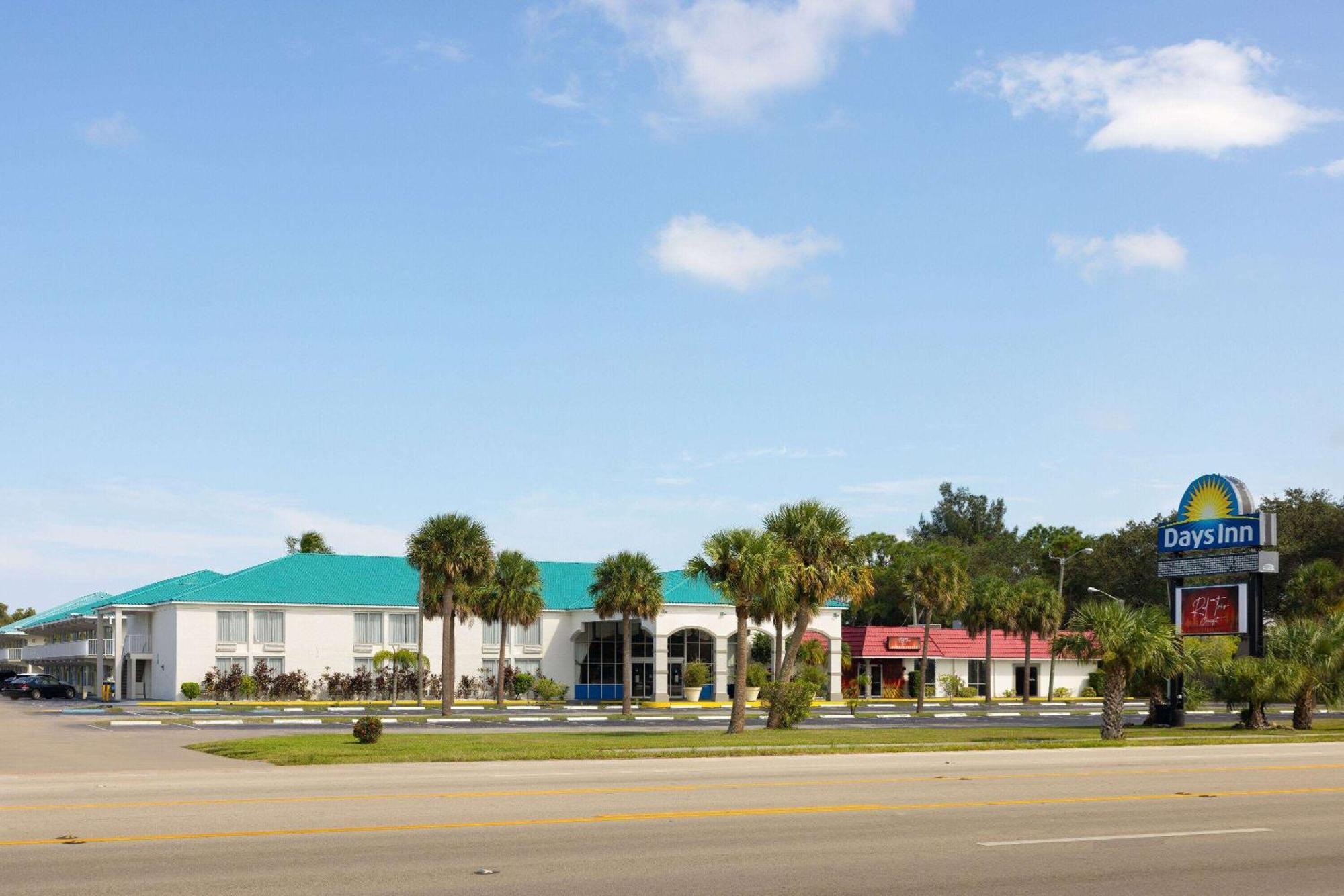 Days Inn By Wyndham Fort Pierce Midtown Exterior photo