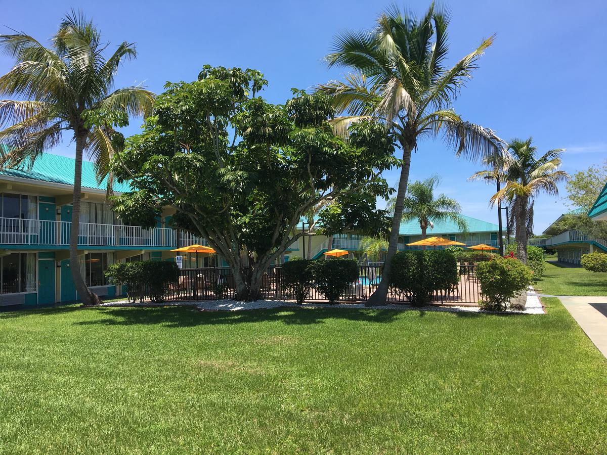 Days Inn By Wyndham Fort Pierce Midtown Exterior photo